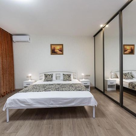 Apartments Riviera,20 Минут От Центра Kiev Ngoại thất bức ảnh