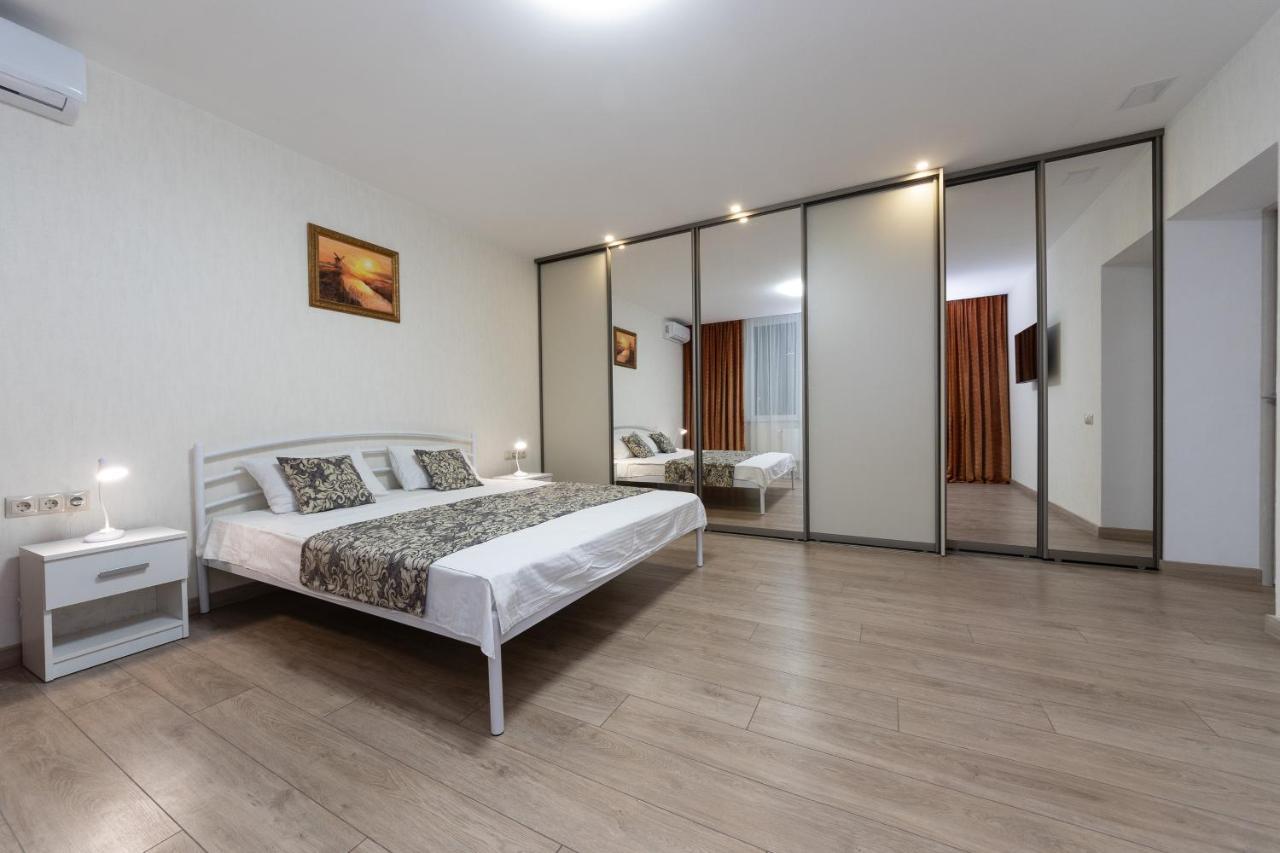 Apartments Riviera,20 Минут От Центра Kiev Ngoại thất bức ảnh