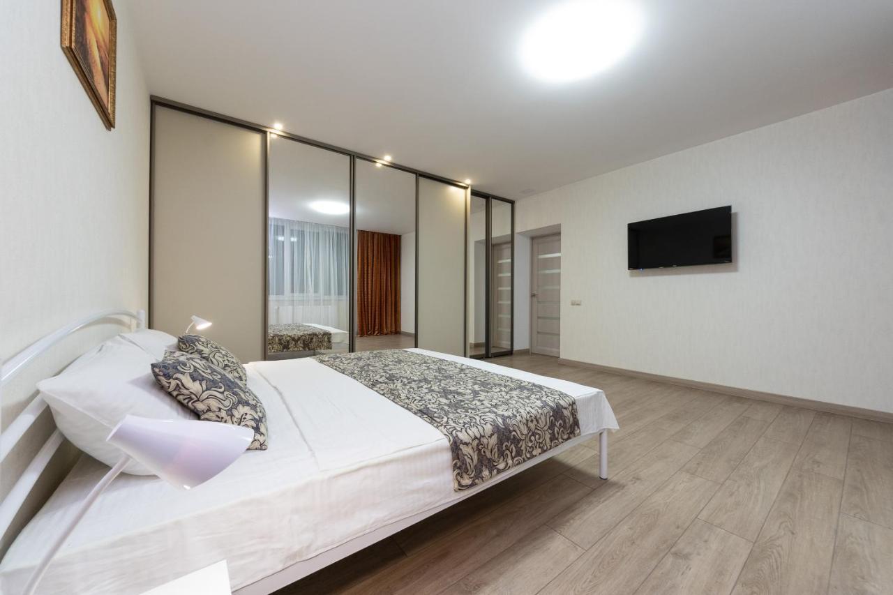 Apartments Riviera,20 Минут От Центра Kiev Ngoại thất bức ảnh