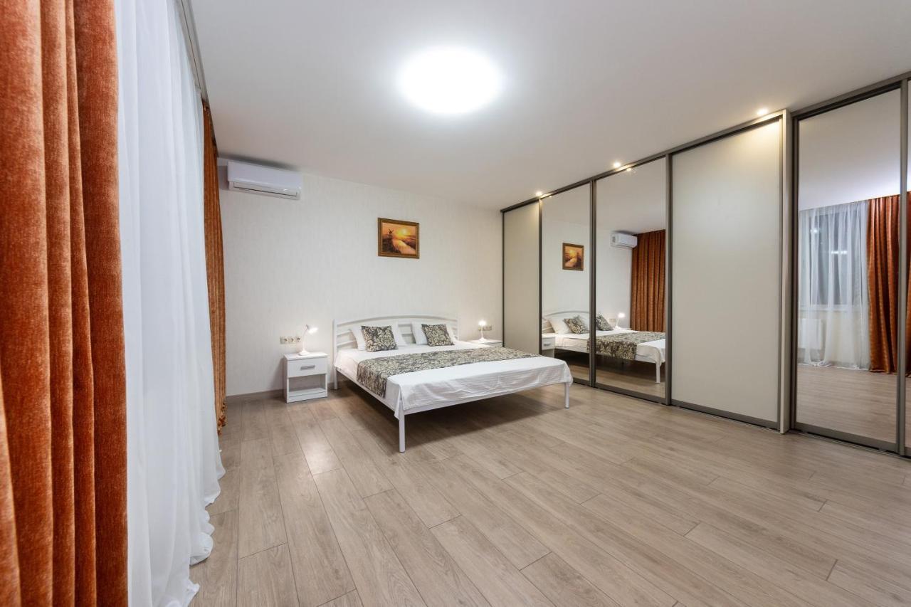 Apartments Riviera,20 Минут От Центра Kiev Ngoại thất bức ảnh