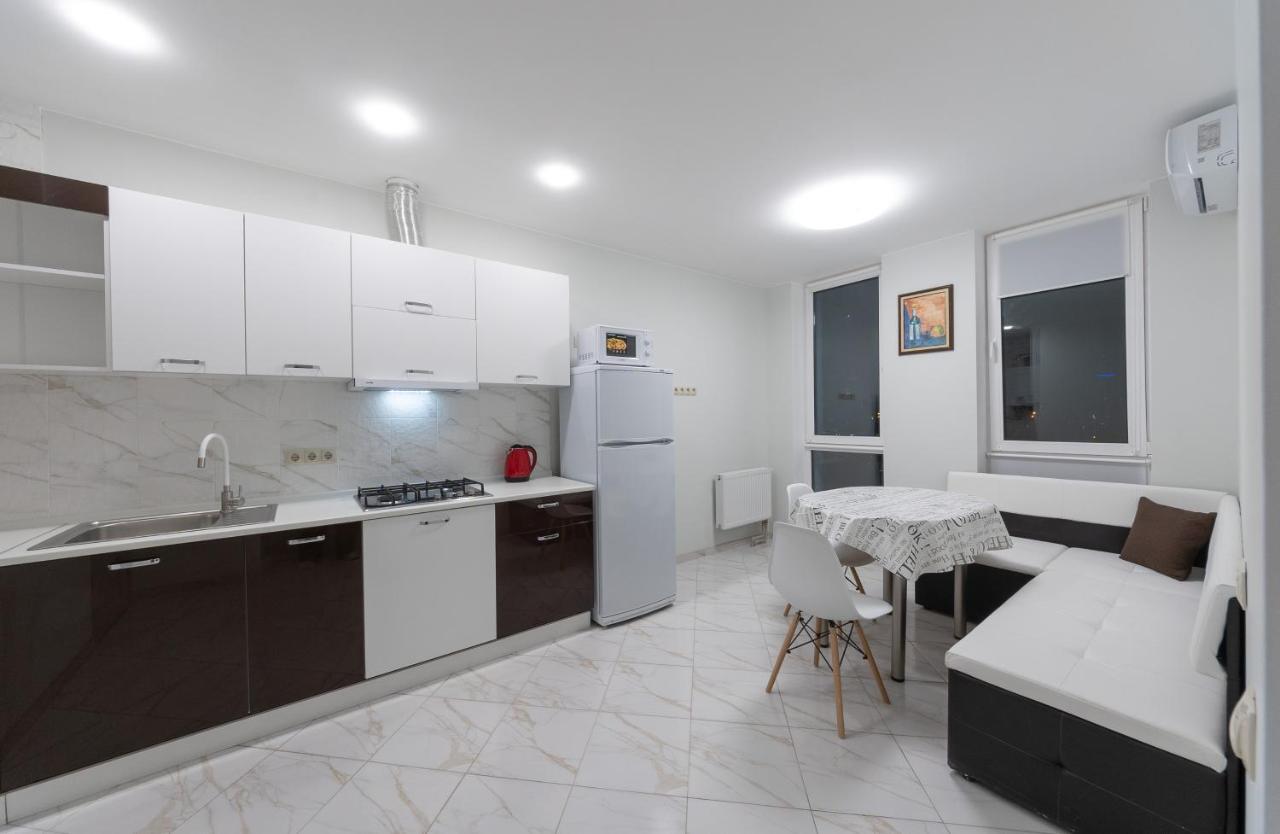 Apartments Riviera,20 Минут От Центра Kiev Ngoại thất bức ảnh