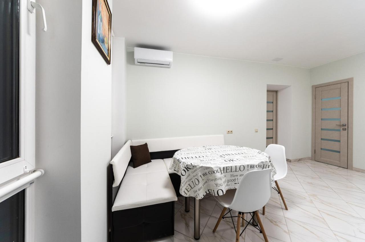 Apartments Riviera,20 Минут От Центра Kiev Ngoại thất bức ảnh