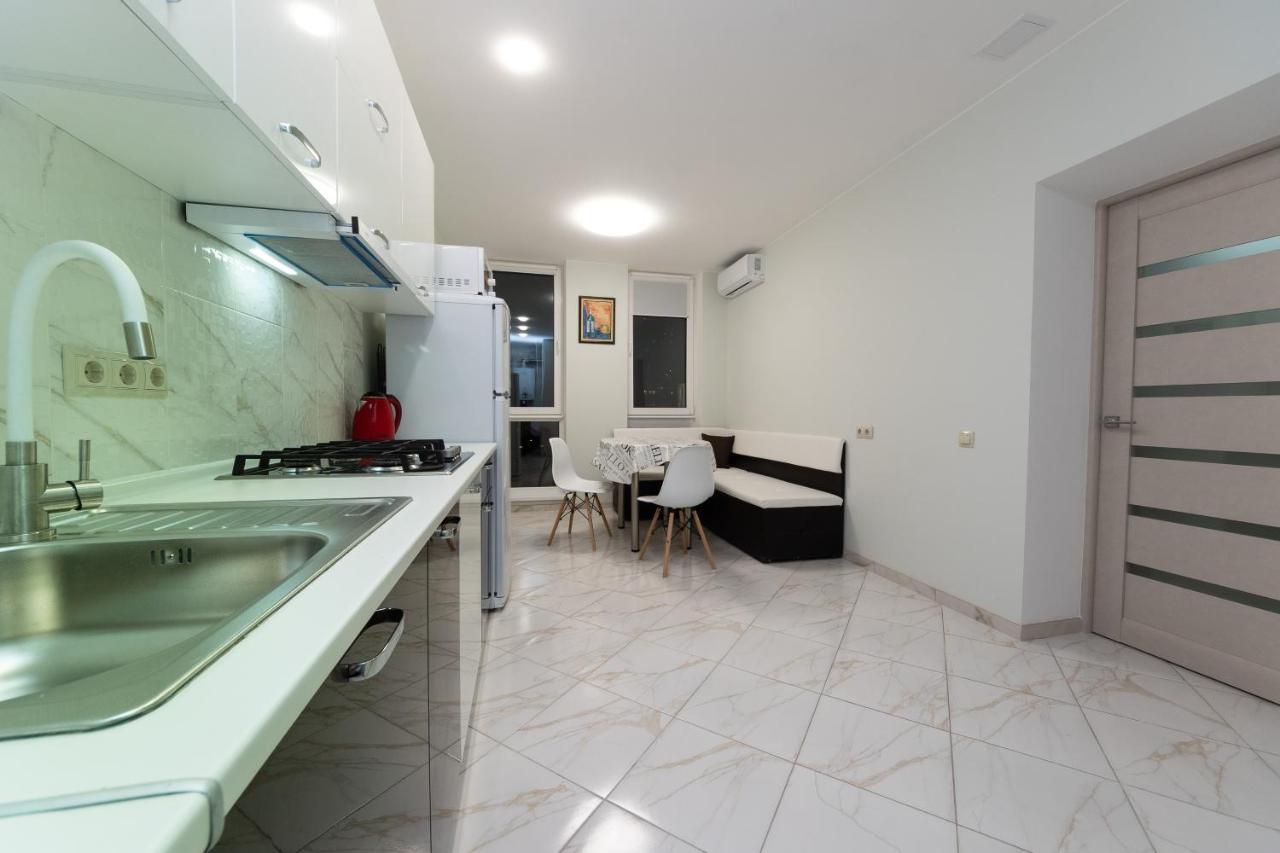 Apartments Riviera,20 Минут От Центра Kiev Ngoại thất bức ảnh